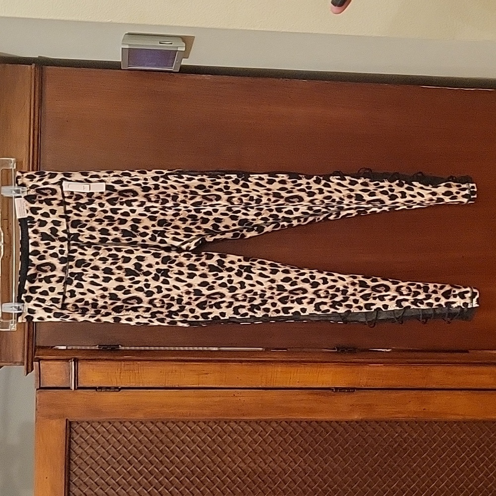 VS | Ultra High Rise Leopard Lace-Up Legging with Lace and Mesh Sides - size 8